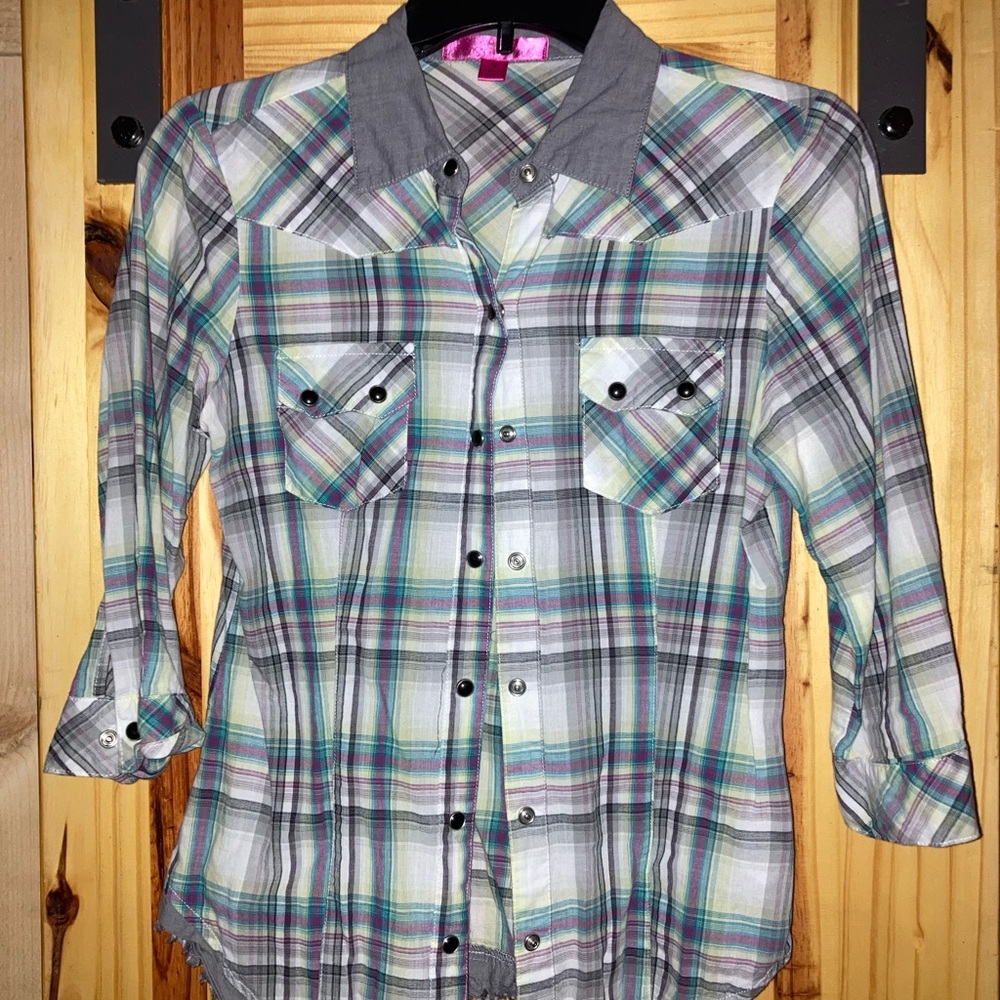 Almost Famous Gray and White Snap Button Shirt